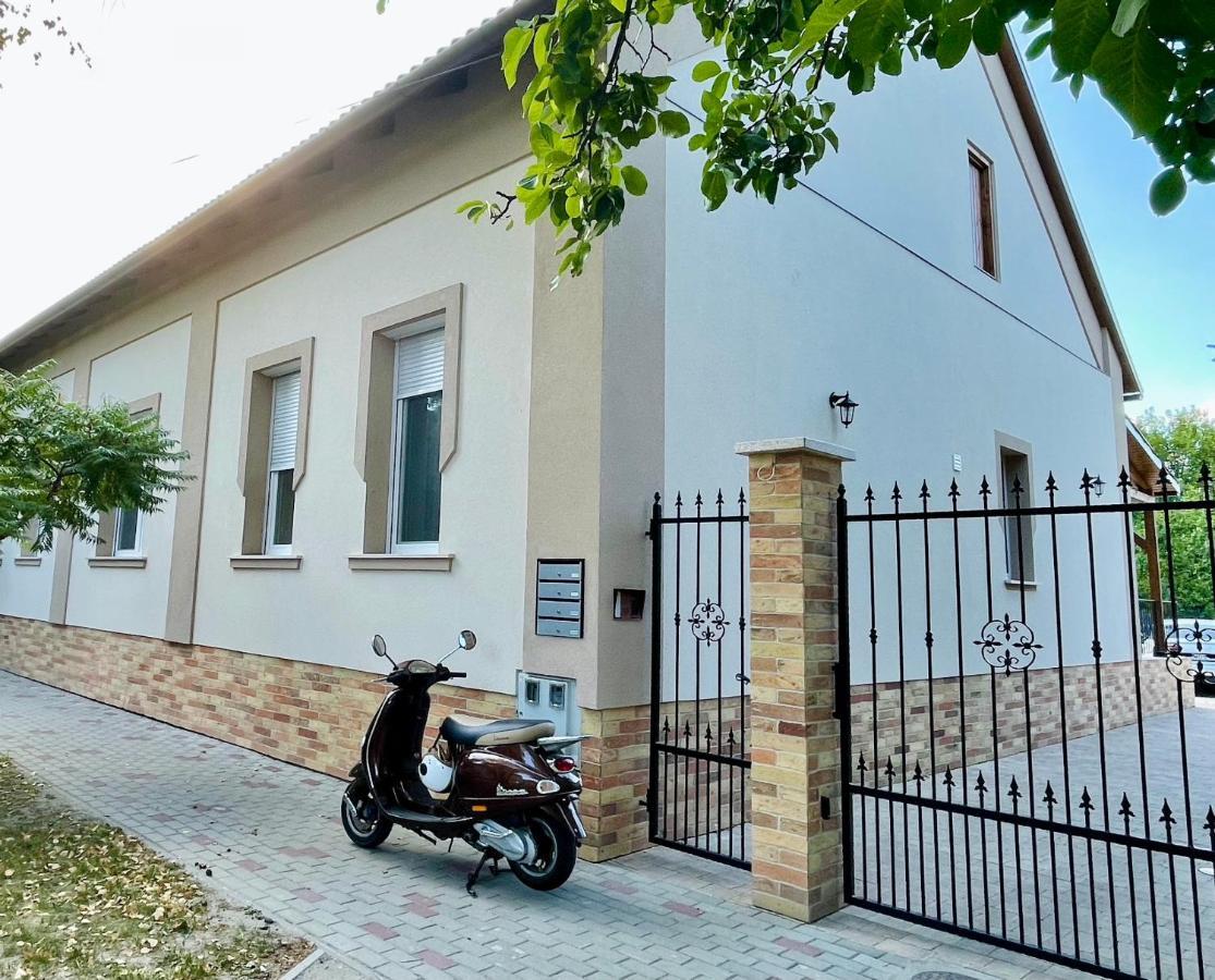 Voeroesmarty Apartmanhaz Makó 外观 照片