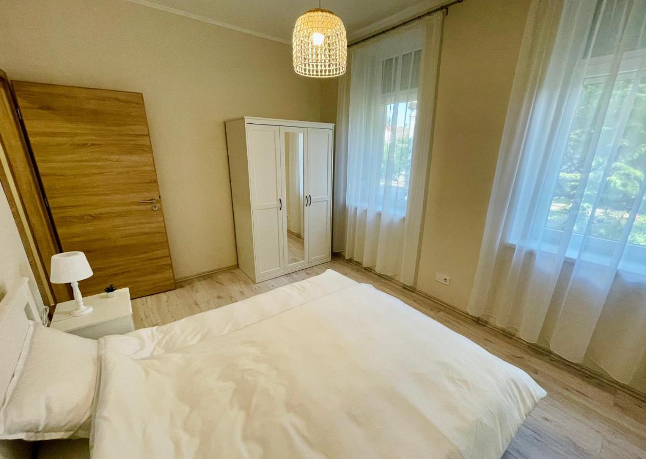 Voeroesmarty Apartmanhaz Makó 外观 照片