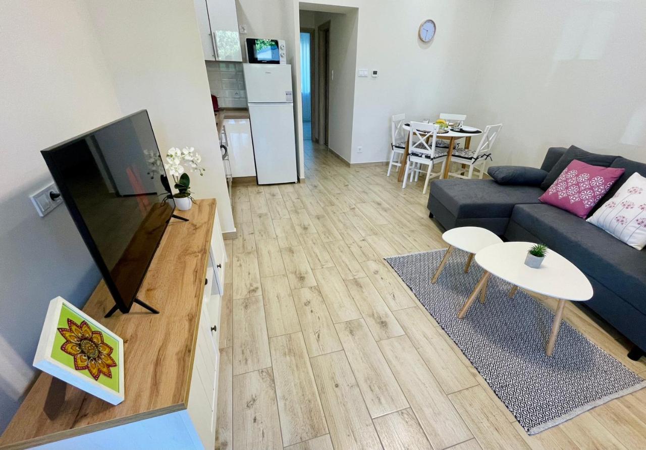 Voeroesmarty Apartmanhaz Makó 外观 照片