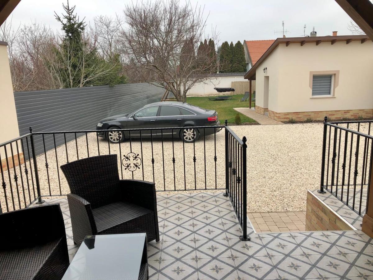 Voeroesmarty Apartmanhaz Makó 外观 照片