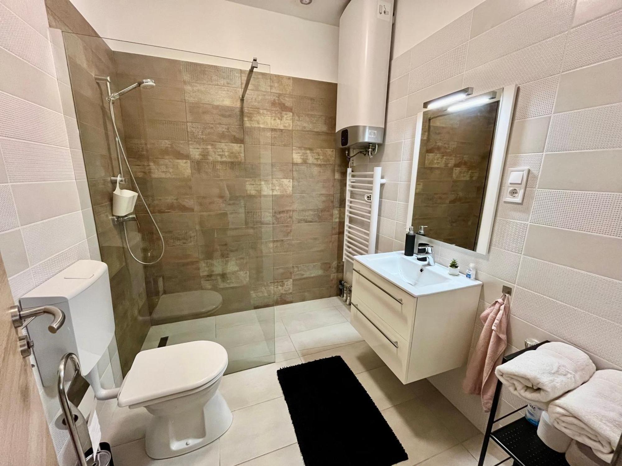 Voeroesmarty Apartmanhaz Makó 外观 照片