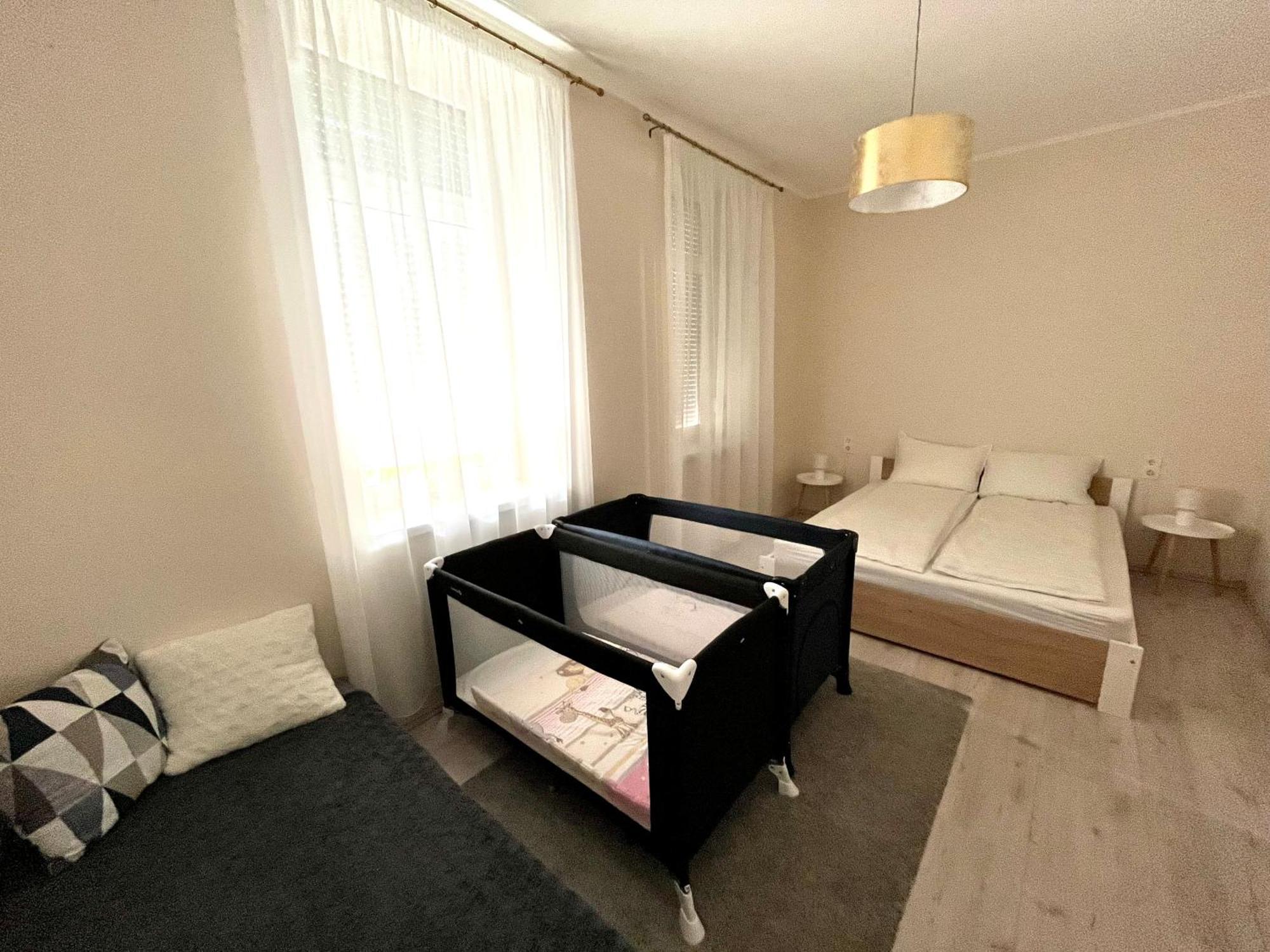 Voeroesmarty Apartmanhaz Makó 外观 照片