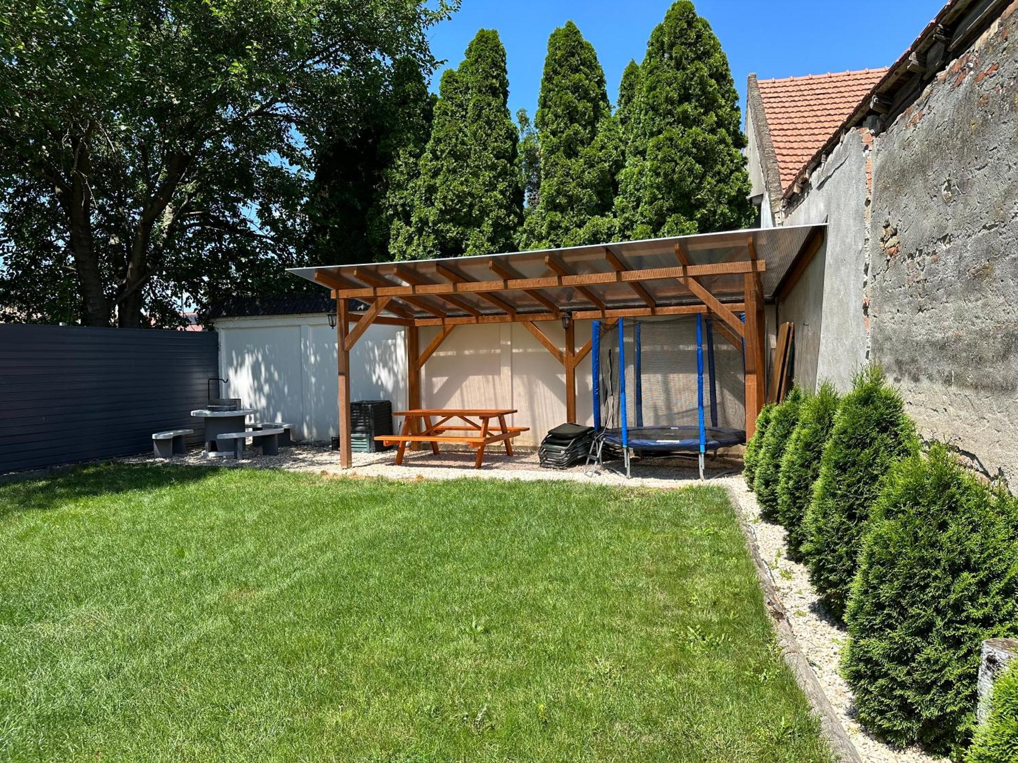 Voeroesmarty Apartmanhaz Makó 外观 照片